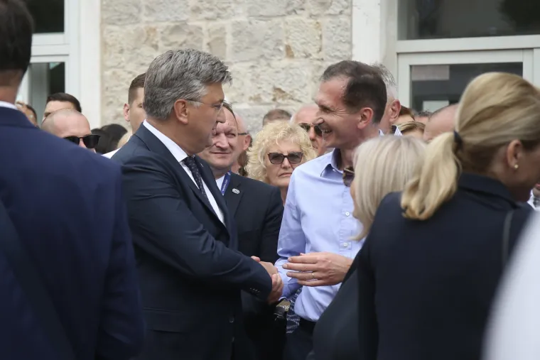 Najprije u Knin, a danas se svi sjatili u Sinj:  Pogledajte tko je sve do&scaron;ao na 308. Alku