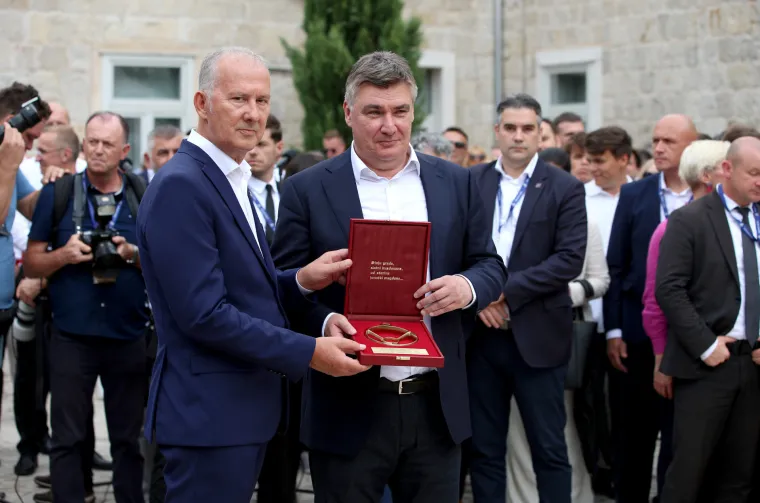 Najprije u Knin, a danas se svi sjatili u Sinj:  Pogledajte tko je sve do&scaron;ao na 308. Alku