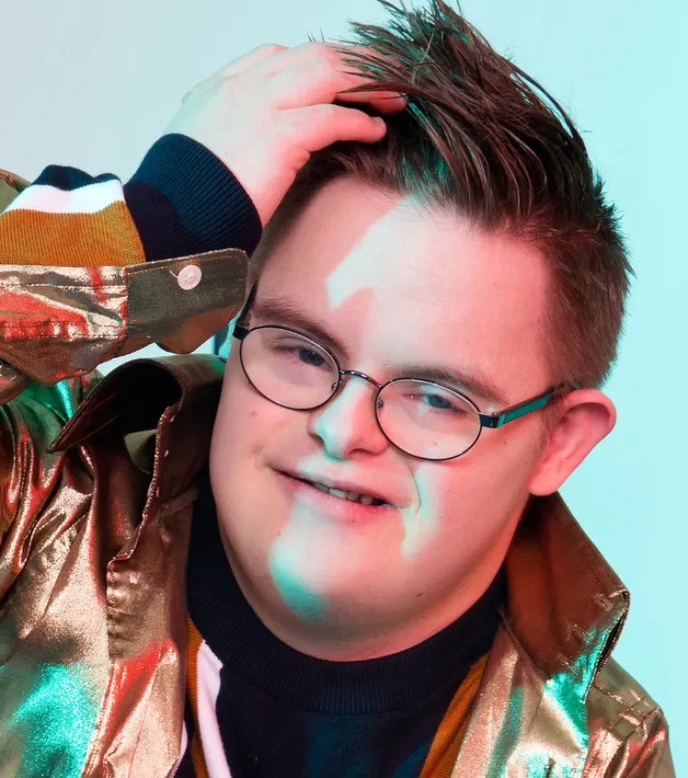 Jack Brumpton je prvi britanski muški model s Downovim sindromom. Rekao je jednom da osobe koje žive s invaliditetom moraju naporno raditi svaki dan kako bi ostvarili snove. On je svoje ispunio. 
