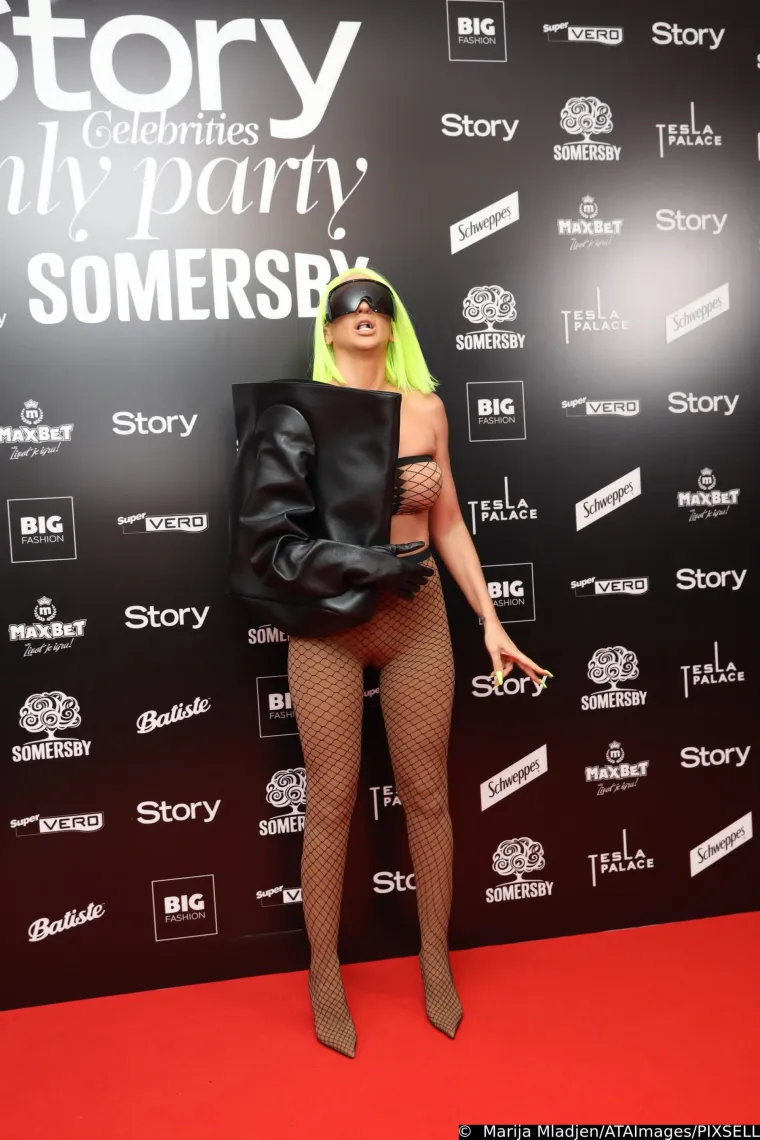 Jelena Karleu&scaron;a obrisala skoro sve objave s Instagrama: Isplivali vrući detalji njene medijske &scaron;utnje