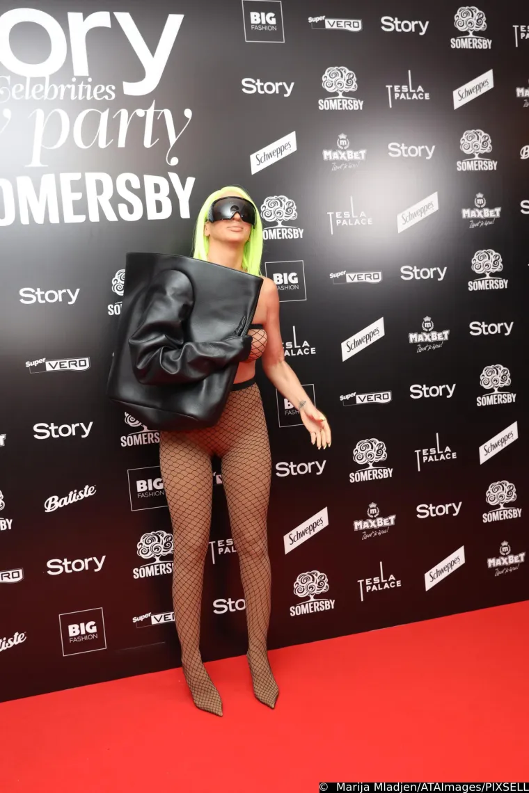 Jelena Karleu&scaron;a obrisala skoro sve objave s Instagrama: Isplivali vrući detalji njene medijske &scaron;utnje