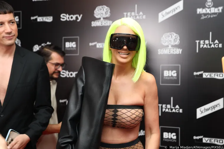 Jelena Karleu&scaron;a obrisala skoro sve objave s Instagrama: Isplivali vrući detalji njene medijske &scaron;utnje