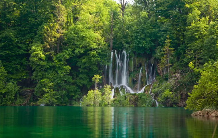 Ipak, na temelju spominjanja Tigrisa i Eufrata, možemo pretpostaviti da je Rajski vrt crpio neku inspiraciju iz područja u Iraku i Iranu gdje se ove dvije rijeke sastaju u blizini Perzijskog zaljeva. Konkretno, postoji rijeka na iransko-iračkoj granici pod nazivom Shatt Al-Arab koja nastaje na ušću rijeka Eufrat i Tigris.