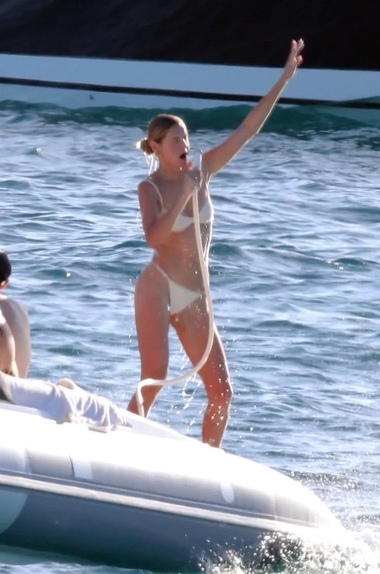 Nekad najbolji na svijetu uživa u mirovini: Kako i ne bi kada je uz njega ovakva ljepotica