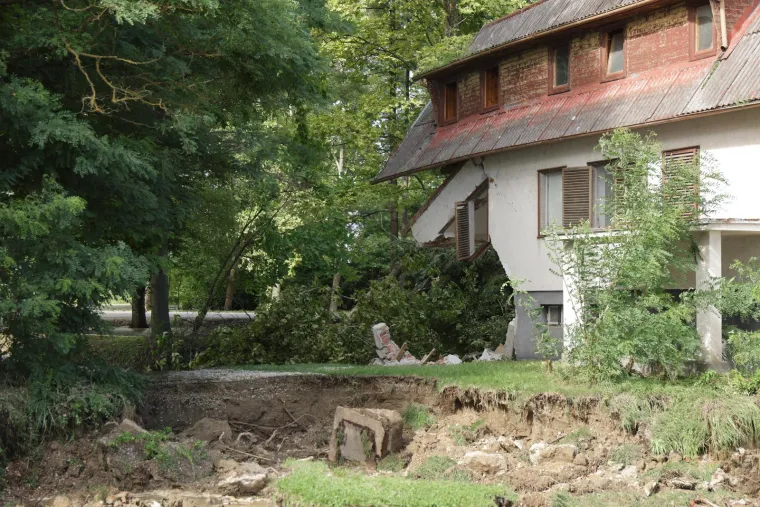 Strašne scene nakon dolaska vodene bujice: Drava napravila kaos na Šoderici, urušila se i jedna kuća