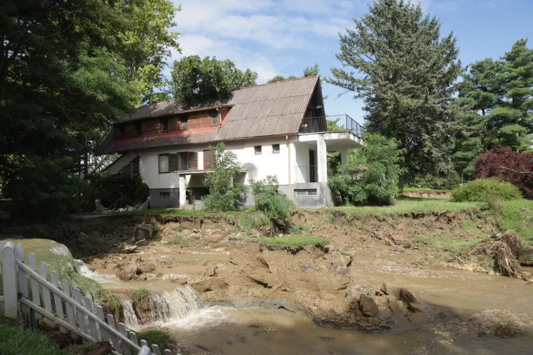 Strašne scene nakon dolaska vodene bujice: Drava napravila kaos na Šoderici, urušila se i jedna kuća