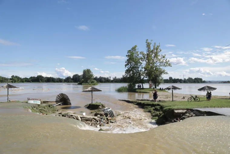 Strašne scene nakon dolaska vodene bujice: Drava napravila kaos na Šoderici, urušila se i jedna kuća