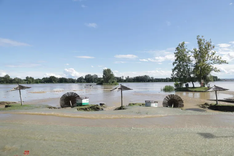 Strašne scene nakon dolaska vodene bujice: Drava napravila kaos na Šoderici, urušila se i jedna kuća