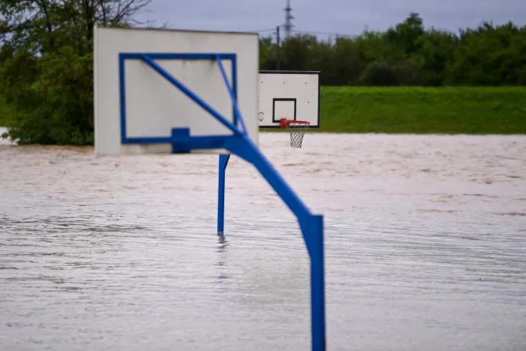 Donosimo veliki fotoizvje&scaron;taj s poplavom pogođenih područja: Prizori katastrofe pogađaju ravno u srce, borbe s bujicama su nemilosrdne