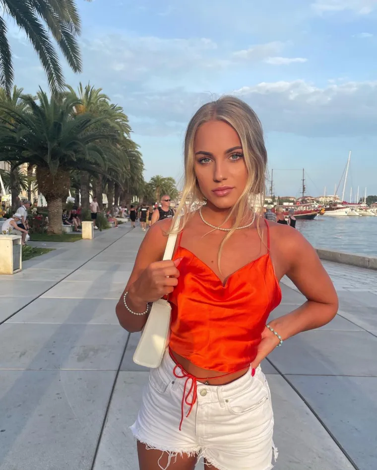 Najljep&scaron;a hrvatska nogometa&scaron;ica se javila s plaže i 'zapalila' Instagram: Njena objava je u sat vremena dobila preko 100 tisuća lajkova