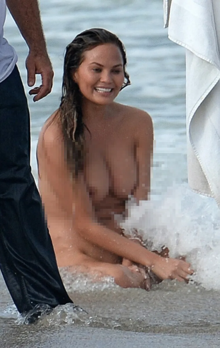 Chrissy Teigen iznenadila u neobično čednom badiću, ali ovo njezino golo kupanje ne zaboravlja se lako