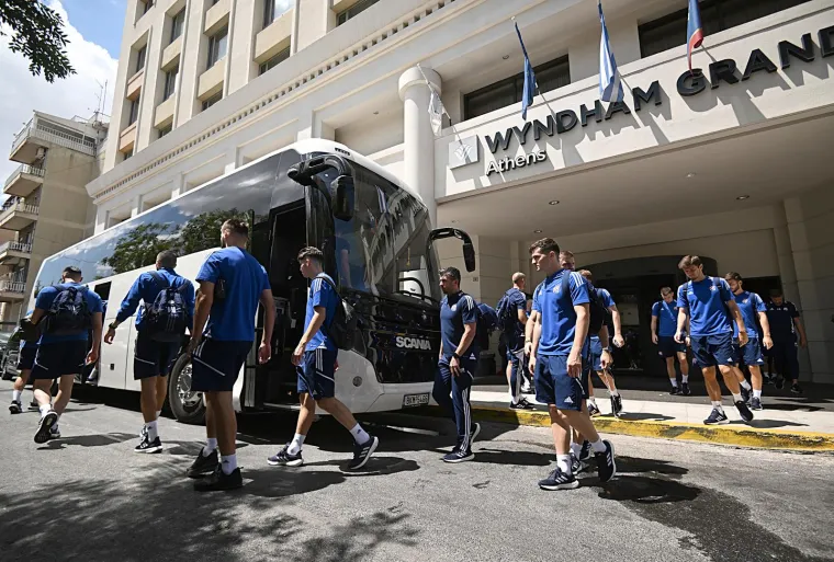 Velike mjere osiguranja: Dinamovi igrači napustili hotel u pratnji policije