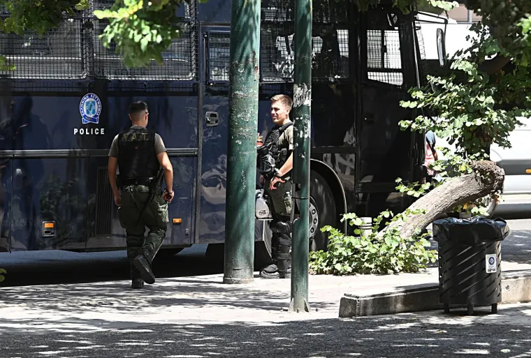 Velike mjere osiguranja: Dinamovi igrači napustili hotel u pratnji policije