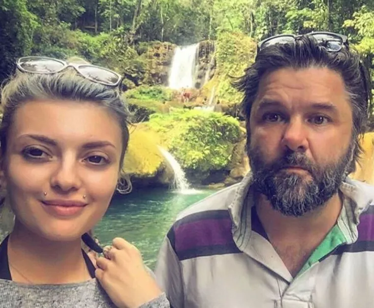 &quot;Vjenčanje planiramo za kolovoz, voljela bih da bude u Hrvatskoj. Voljela bih imati djecu, ali ne bih voljela roditi. Htjela sam da se vjenčamo na Karibima bez ikoga, ali Charles to ne želi. On želi da njegova mama vidi naše vjenčanje&quot;, rekla je Ella za Story krajem listopada 2016. godine. Ona i Charles preselili su se u Zagreb te su u studenom 2017. godine dobili prvo dijete, djevojčicu kojoj su dali ime Balie Dee.