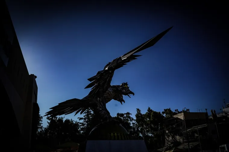 Ovako izgledaju ulice Atene dan nakon sukoba: Mnogi dolaze na mjesto gdje je ubijen navijač AEK-a