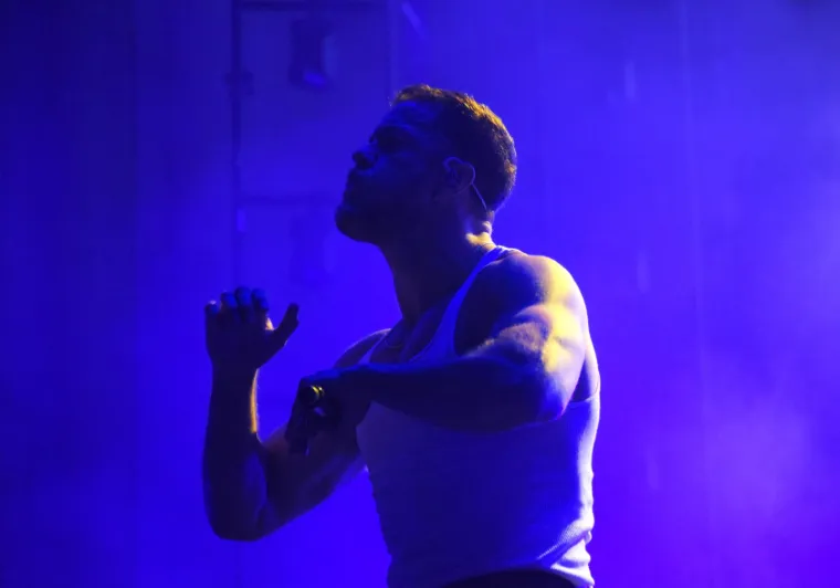 Zbog ovog mišićavka ženama se uzlupalo srce: Imagine Dragons napravio spektakl u prepunoj Puli, ali striptiz je ukrao šou