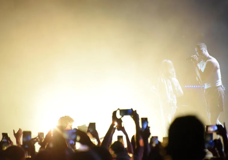 Zbog ovog mišićavka ženama se uzlupalo srce: Imagine Dragons napravio spektakl u prepunoj Puli, ali striptiz je ukrao šou