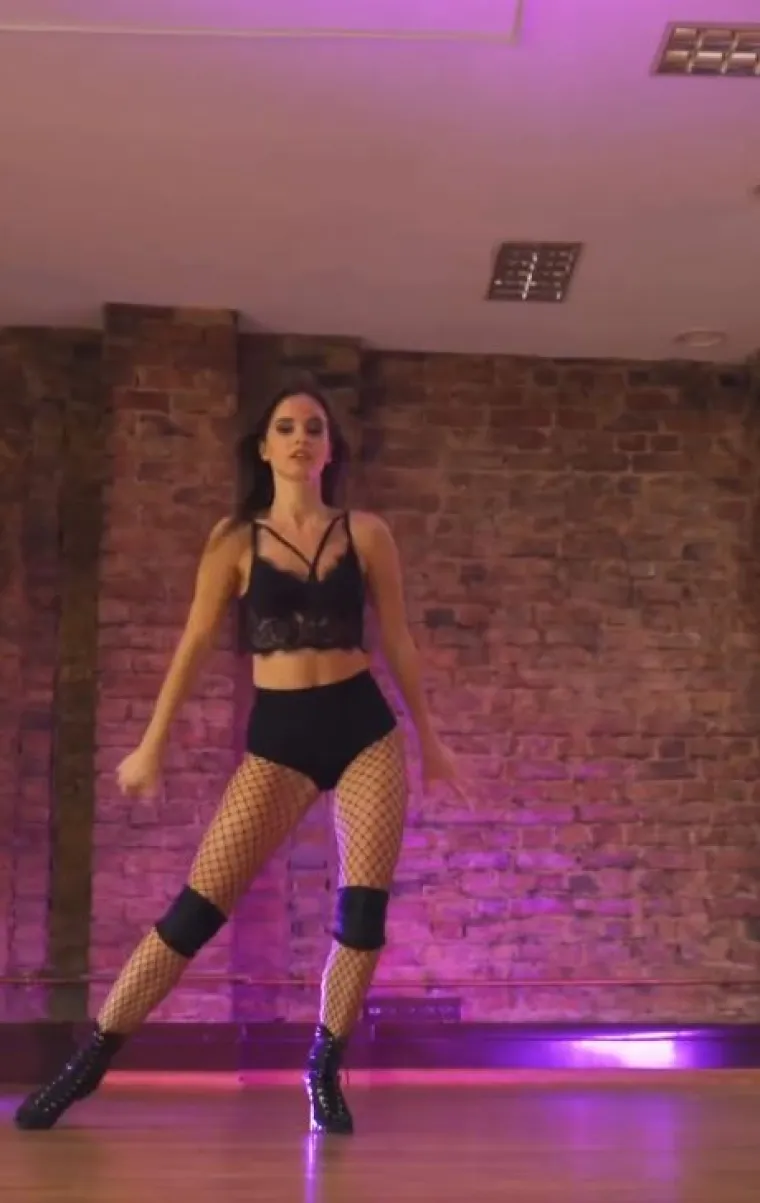 Sofia se od rane mladosti bavila plesom, a i nakon udaje je nastavila plesati seksualno.