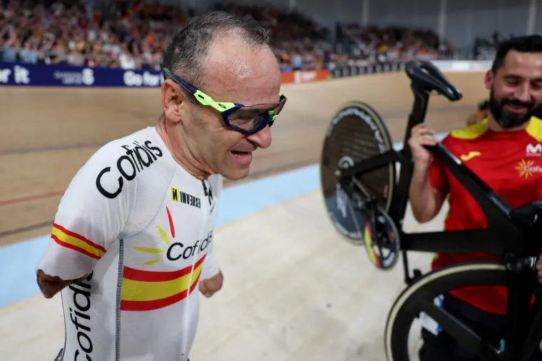 Parabiciklist bez obje ruke osvojio naslov svjetskog prvaka. Za nagradu dobio ručni sat