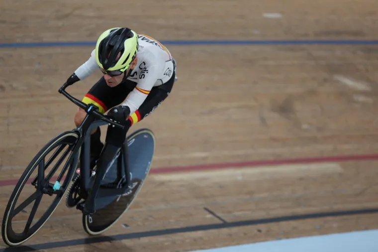 Parabiciklist bez obje ruke osvojio naslov svjetskog prvaka. Za nagradu dobio ručni sat