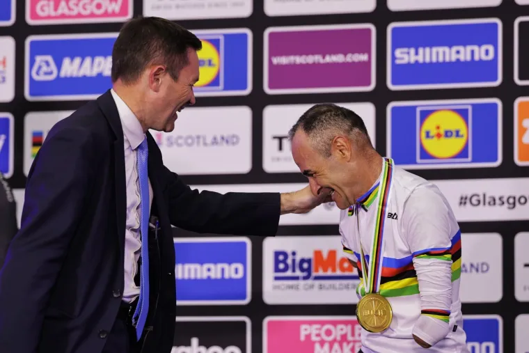 Parabiciklist bez obje ruke osvojio naslov svjetskog prvaka. Za nagradu dobio ručni sat