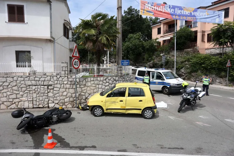 Motociklist poginuo u sudaru s automobilom
