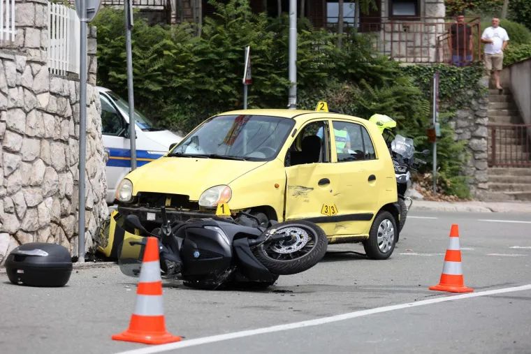 Motociklist poginuo u sudaru s automobilom
