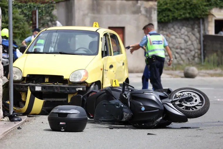Motociklist poginuo u sudaru s automobilom
