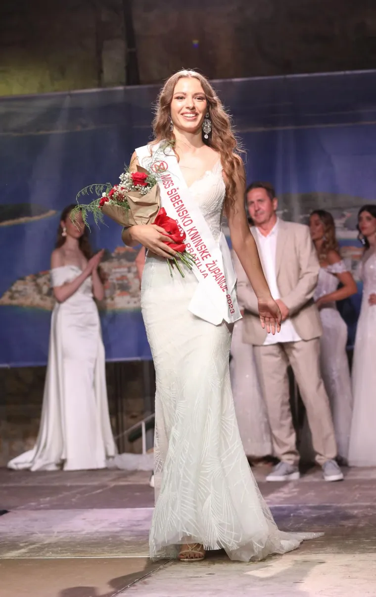 U žestokoj konkurenciji titulu miss &Scaron;ibensko-kninske županije odnijela je prelijepa Antea Krnić: Pogledajte fotke
