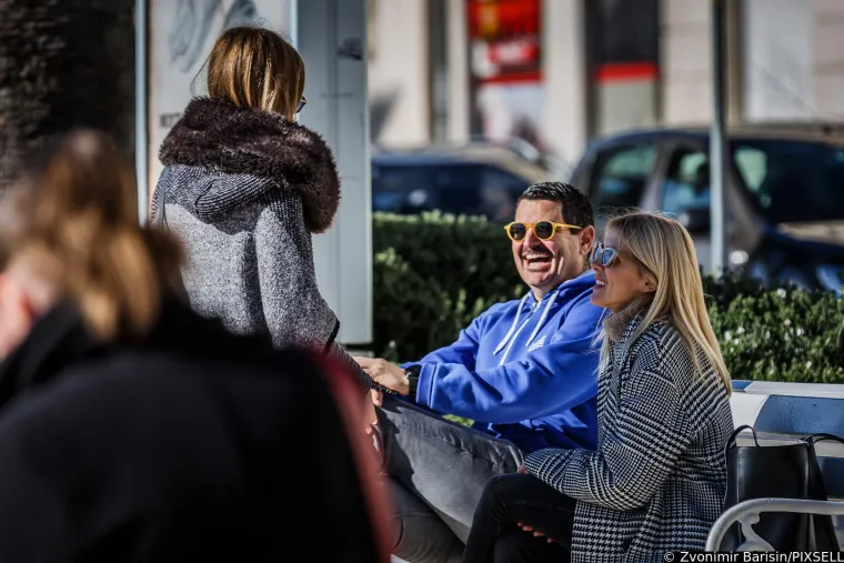&quot;Istina je da se razvodim. Prošlu nedjelju sam rekao Ireni da više ne mogu biti njezin suprug jer jednostavno više ne mogu lagati. Uglavnom, za sada je to sve primljeno dobro, doma smo okej, cijeli sam tjedan kod kuće, pričamo s djecom i komentiramo, ali službeno je da ćemo se razvesti. Istina je da imam novu osobu i novu ljubav, razlozi za razvod su prestanak jedne ljubavi i vjerovanje u novu, kao i novi početak, vrijeme će pokazati što će biti, a o novoj osobi... To moram pričati s njom da vidim slaže li se da to bude službeno, bez obzira na to što je i s druge strane to riješeno...&quot;, rekao je Peco za Slobodnu Dalmaciju u listopadu prošle godine i pokrenuo lavinu brojnih javnih osuda.