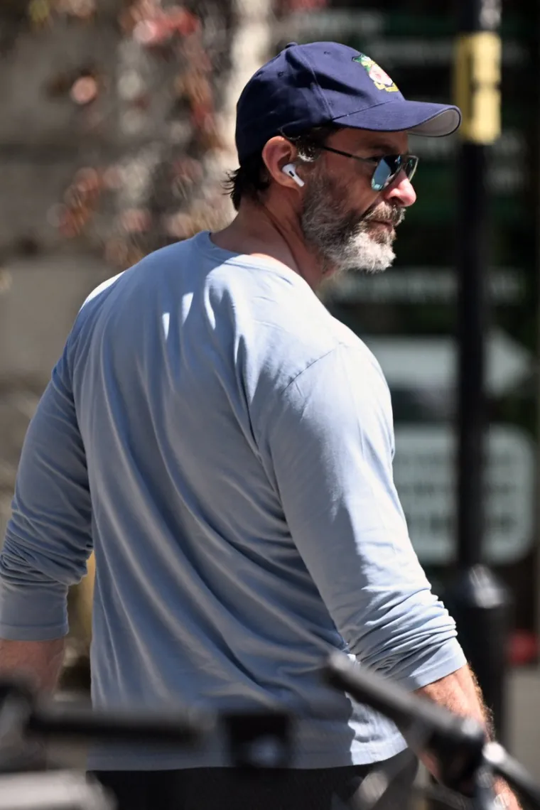Hugh Jackman svojom pojavom rastopio obožavateljice: Privukao pažnju isklesanim mišićima i žilama na rukama