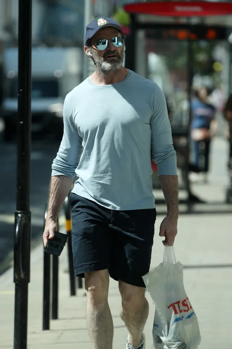 Hugh Jackman svojom pojavom rastopio obožavateljice: Privukao pažnju isklesanim mišićima i žilama na rukama