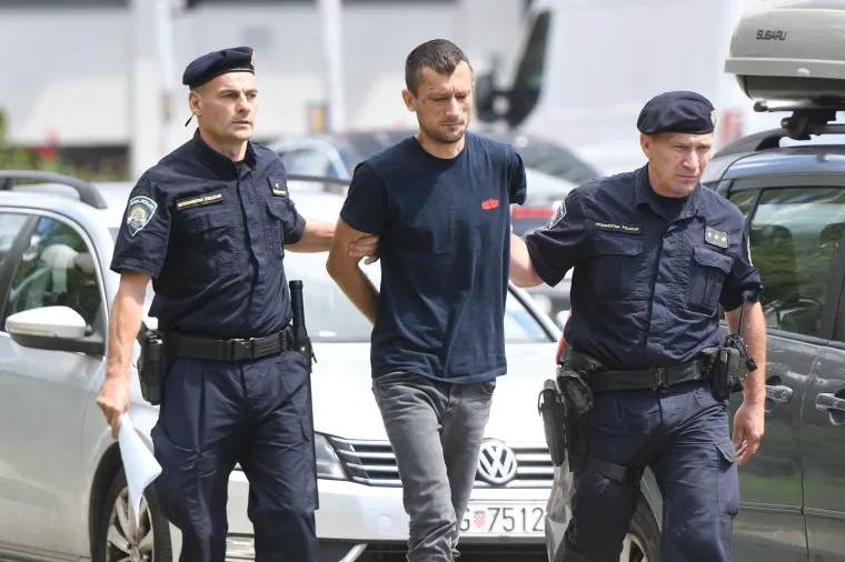 Ovo je mu&scaron;karac koji je ubio susjeda u Koprivnici: S lisicama doveden na sud