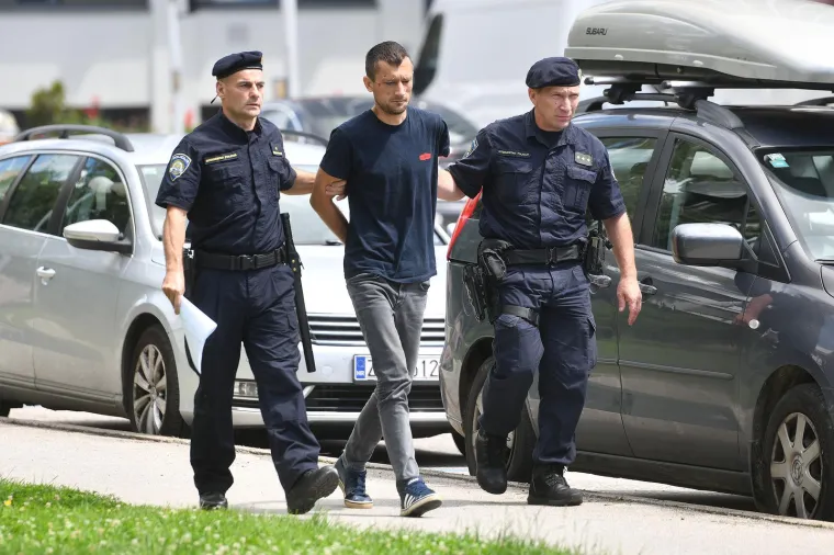 Ovo je mu&scaron;karac koji je ubio susjeda u Koprivnici: S lisicama doveden na sud