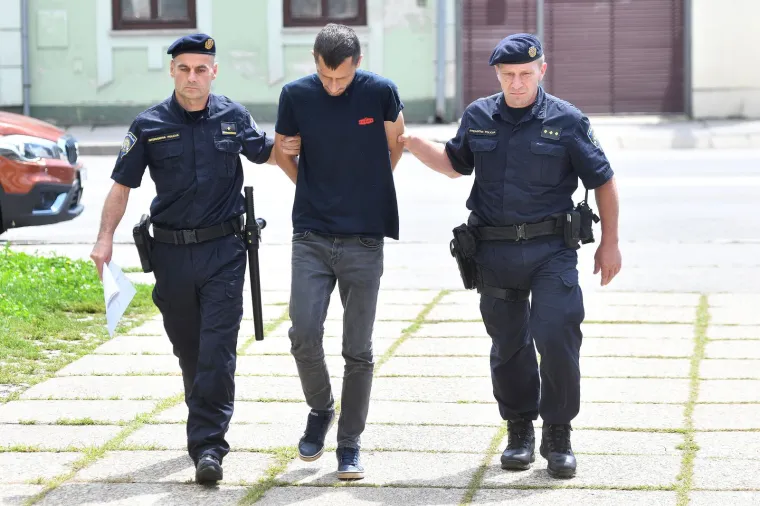 Ovo je mu&scaron;karac koji je ubio susjeda u Koprivnici: S lisicama doveden na sud
