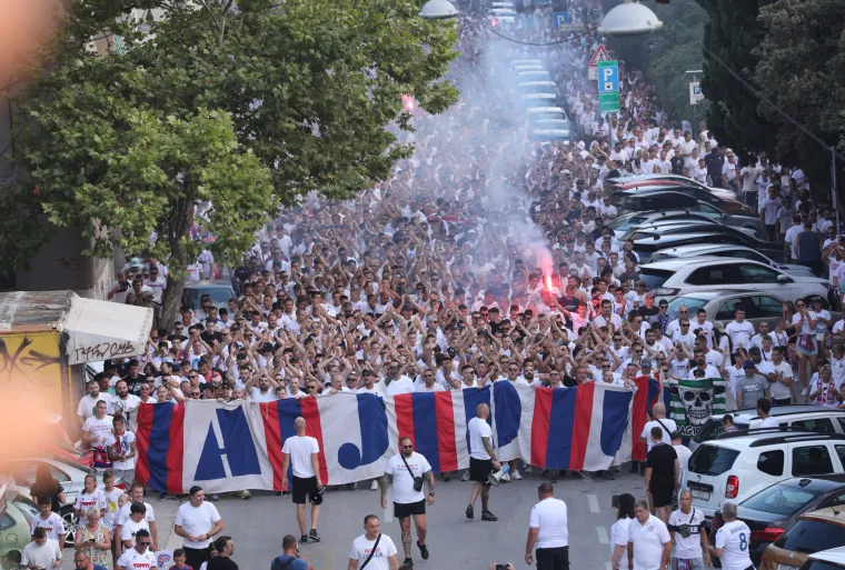 Torcidin korteo i&scaron;ao iz centra grada prema Poljudu