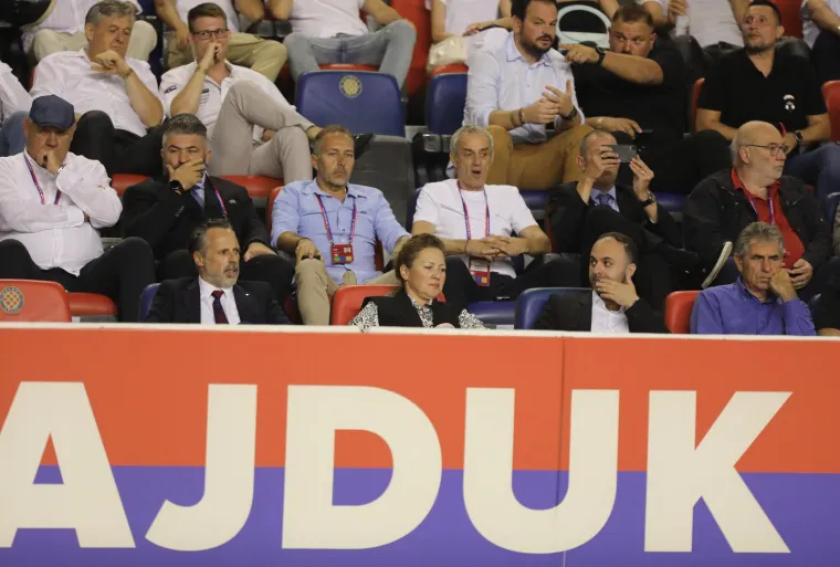 Skupila se 'krema' na krcatom Poljudu: U svečanoj loži se među legendama ukazao i biv&scaron;i trener Hajduka