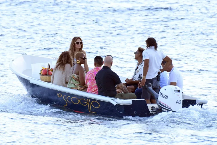 Slavna J.Lo stigla u na&scaron;e susjedstvo! Dok Ben svoje najljep&scaron;e osmijehe daruje biv&scaron;oj, diva plovi sa zgodnim frajerima