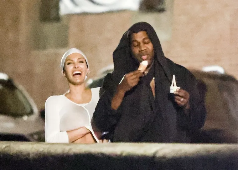 Kanye West i Bianca tumarali bosi po Italiji: Obukla je prozirne tajice kao topić, a onda joj je provirila i guza