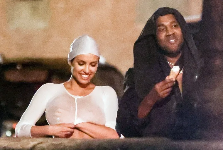 Kanye West i Bianca tumarali bosi po Italiji: Obukla je prozirne tajice kao topić, a onda joj je provirila i guza