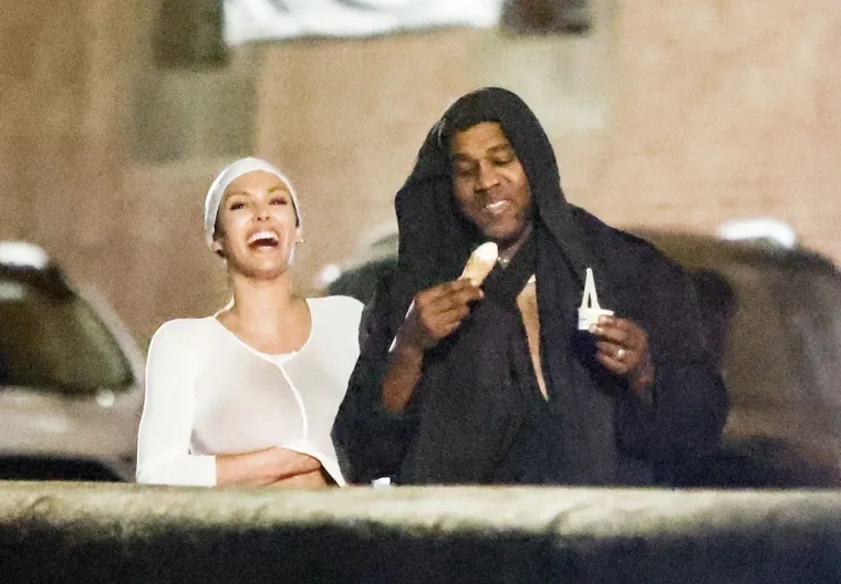 Kanye West i Bianca tumarali bosi po Italiji: Obukla je prozirne tajice kao topić, a onda joj je provirila i guza