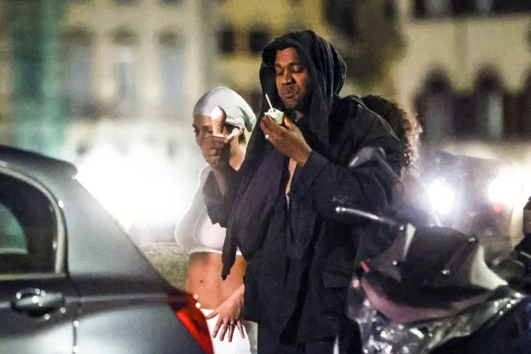 Kanye West i Bianca tumarali bosi po Italiji: Obukla je prozirne tajice kao topić, a onda joj je provirila i guza