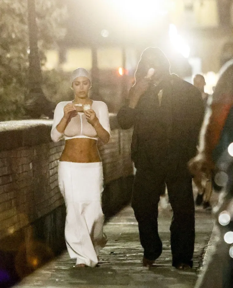 Kanye West i Bianca tumarali bosi po Italiji: Obukla je prozirne tajice kao topić, a onda joj je provirila i guza