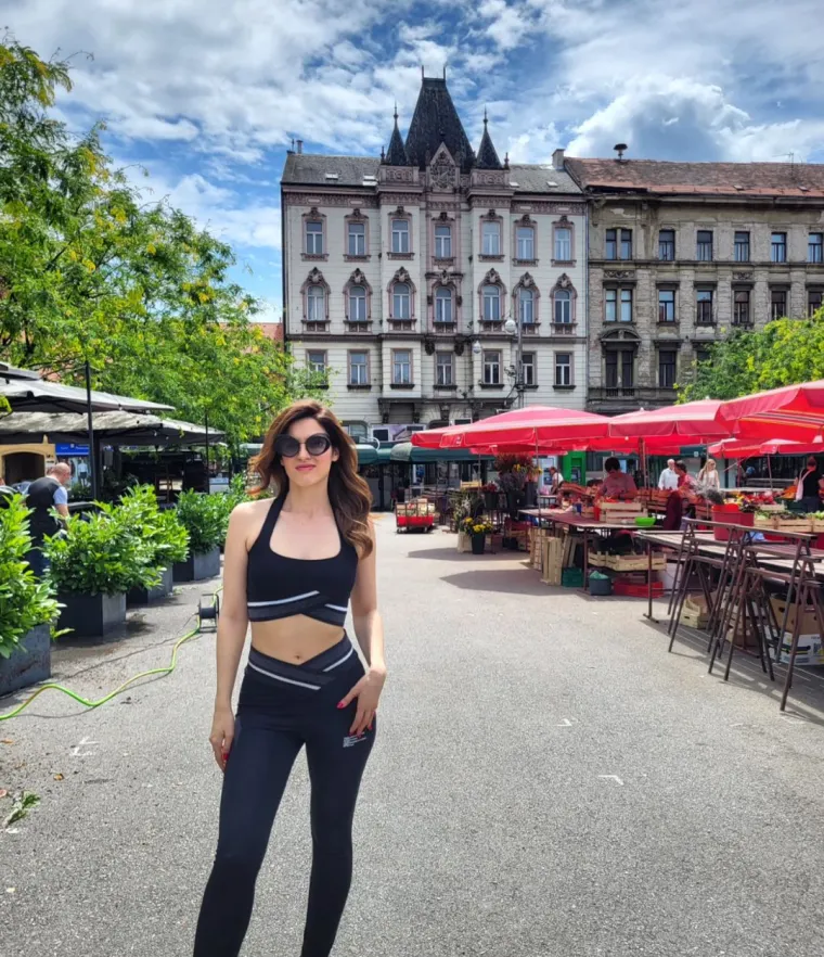 Prirodnoj ljepoti Arije Rizvić ne možemo se dovoljno nadiviti, ali sada nas je 'začarala' istančanim modnim kombinacijama