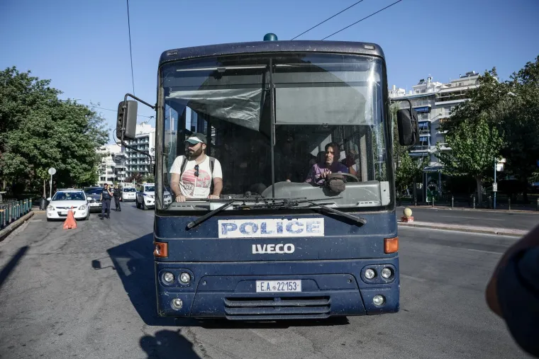 Nova grupa uhićenih Hrvata na ispitivanju! Stigli autobusima i okruženi policijom