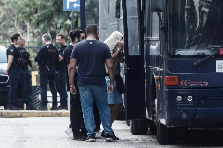 FOTO I posljednja skupina privedenih Hrvata u Ateni izlazi pred sudskog istražitelja