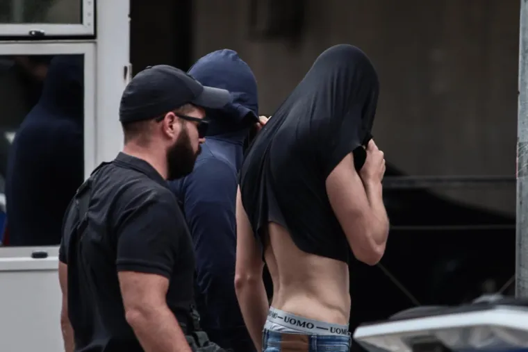 FOTO I posljednja skupina privedenih Hrvata u Ateni izlazi pred sudskog istražitelja