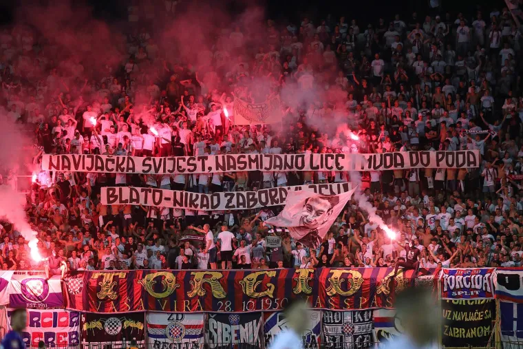 FOTO Torcida podignula transparent u znak podrške Bad Blue Boysima. A onda se oglasio ostatak stadiona...