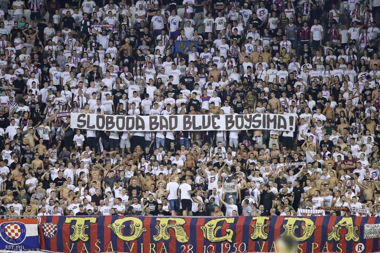 FOTO Torcida podignula transparent u znak podrške Bad Blue Boysima. A onda se oglasio ostatak stadiona...