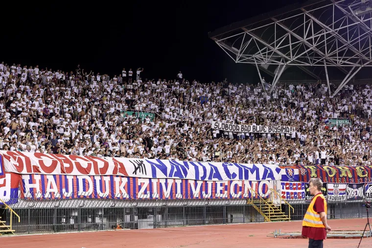 FOTO Torcida podignula transparent u znak podrške Bad Blue Boysima. A onda se oglasio ostatak stadiona...